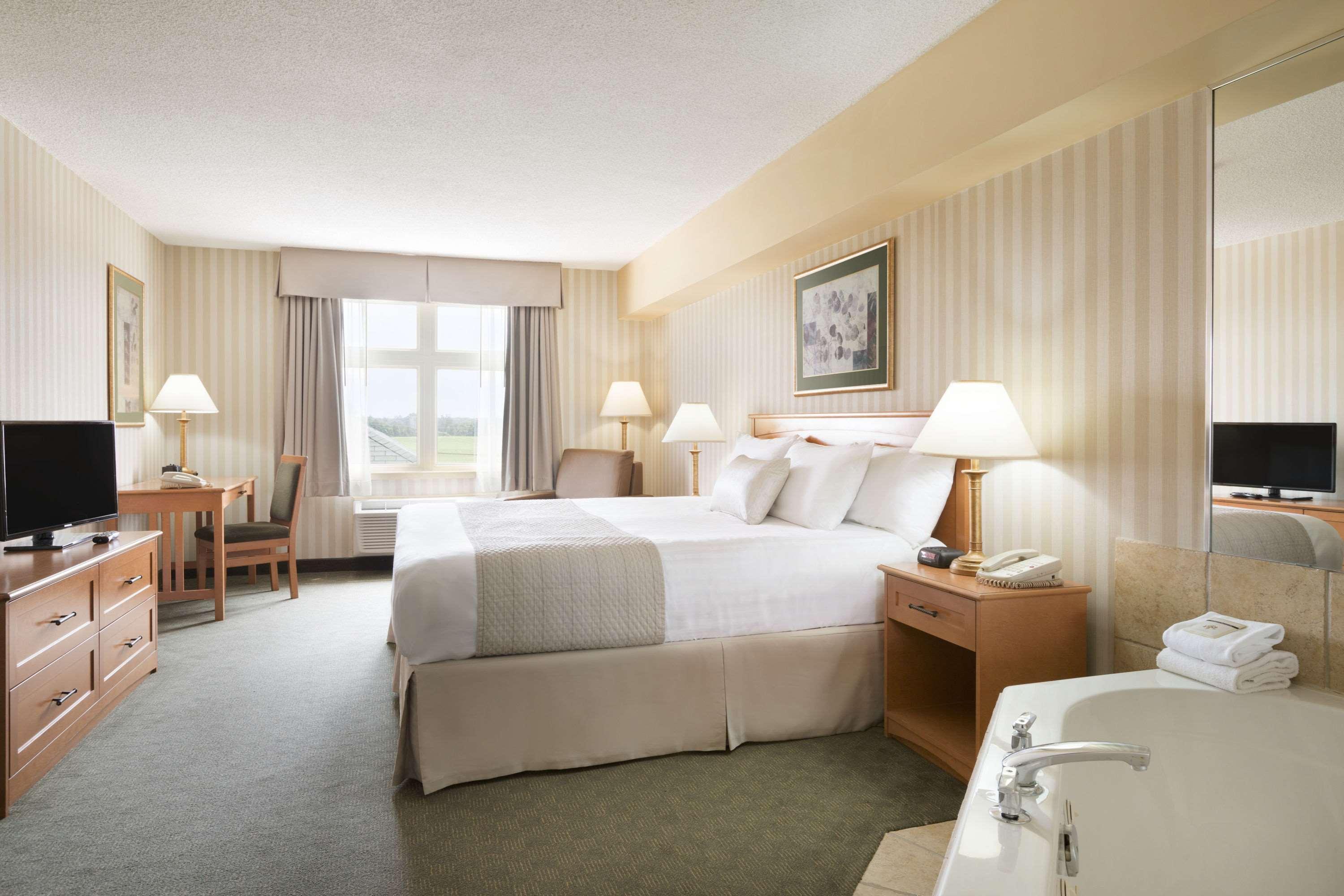 Days Inn By Wyndham Orillia Extérieur photo