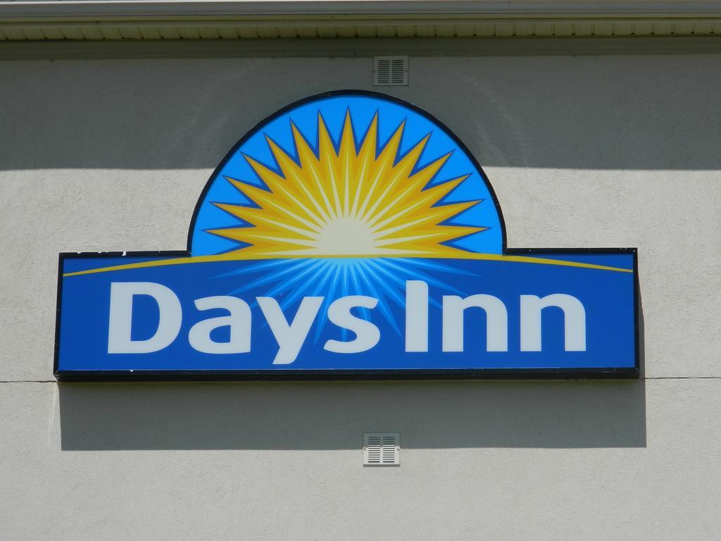 Days Inn By Wyndham Orillia Extérieur photo
